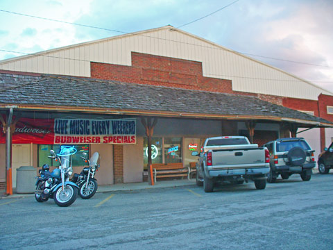 Red Dawg Saloon, Buckner