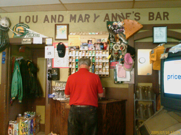 Lou & Mary Anne's Bar, Bee
