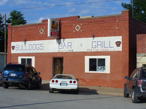 Bulldog's Bar & Grill, Murdock