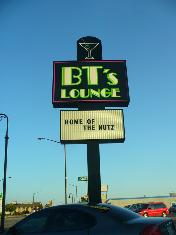 BT's Lounge, Grand Island
