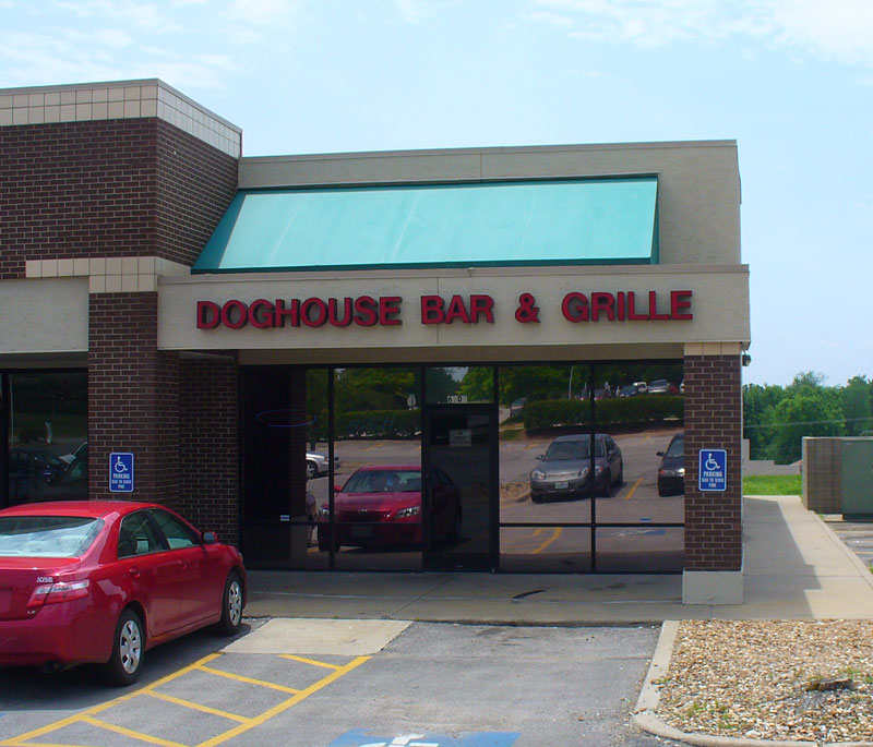Doghouse Bar & Grill, Grandview