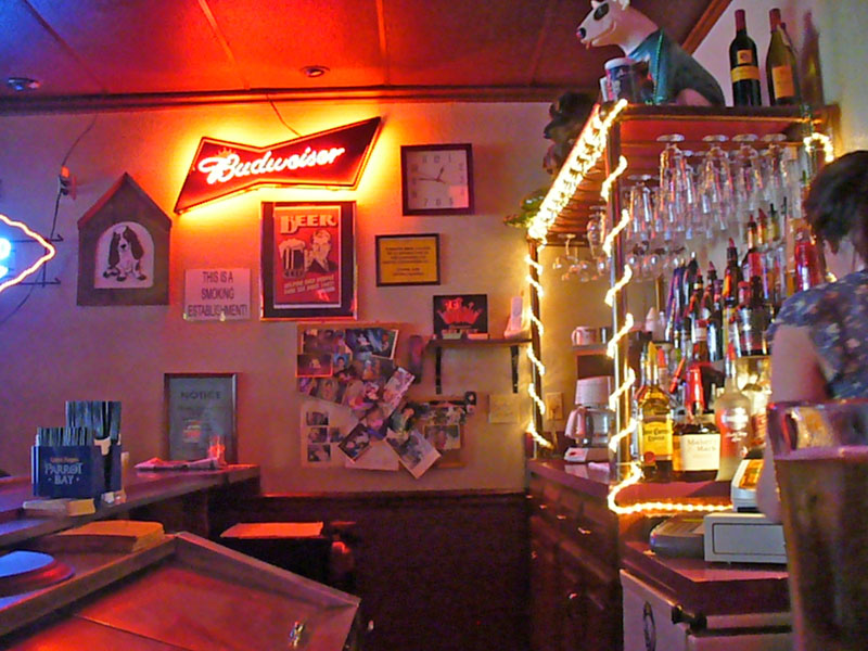 Doghouse Bar & Grill, Grandview