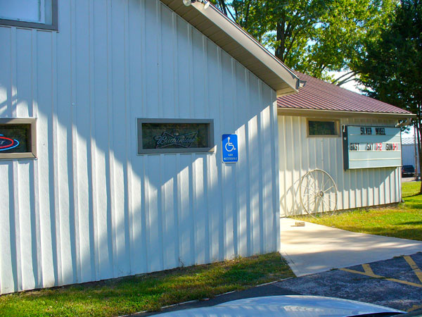 Silver Wheel Tavern, De Soto