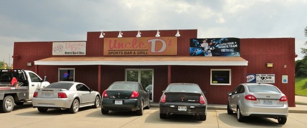 (St. Joseph, MO) Scooter’s 924th bar, first visited in 2011. Just barely off the beaten path, this is a pretty good sports bar that was pretty busy with people watching...