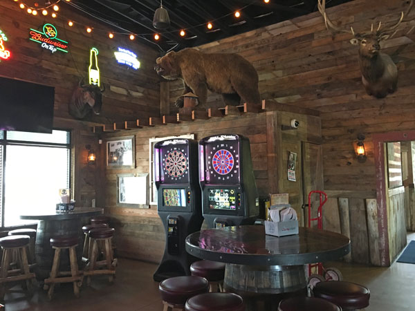 Chuck's Bar, Salina