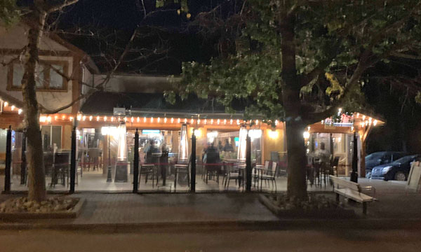 Thirsty Bear Saloon, Waterton Park