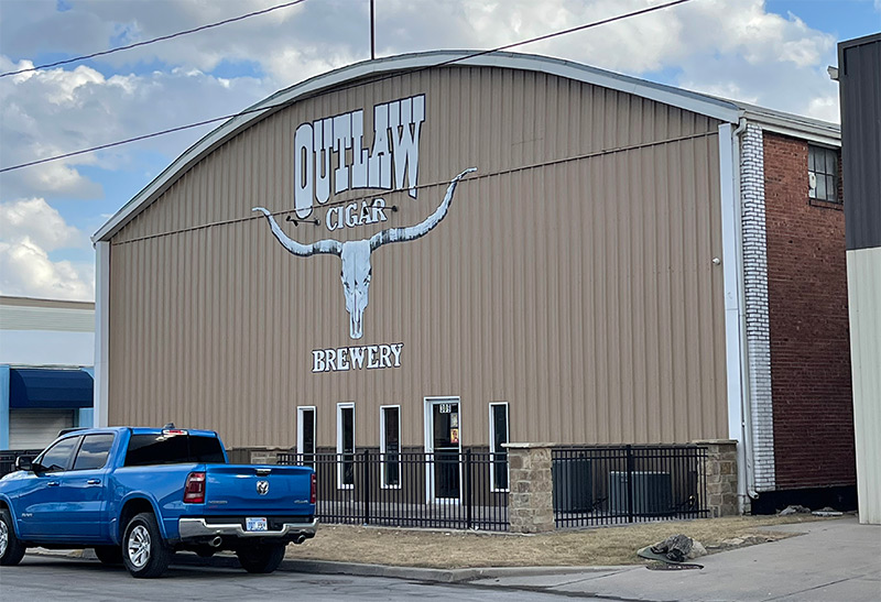 Outlaw Cigar & Brewery, North Kansas City