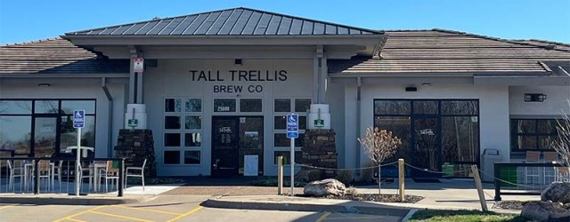Tall Trellis Brew Co (Olathe, KS) Scooter’s 1580th bar, first visited in 2022. The newest brewery in the KC area, took me while to get to it due to being so far out. Also...