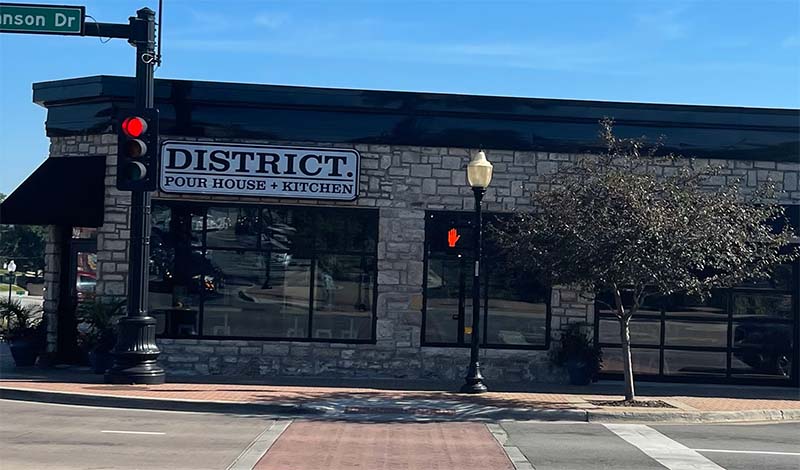 District Pour House + Kitchen, Shawnee