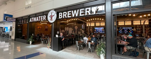 (Detroit Metropolitan Wayne County Airport, Romulus, MI) Scooter’s 1701st bar, first visited in 2023. We got dropped off at the airport and were at our gate 6 minutes later, so...