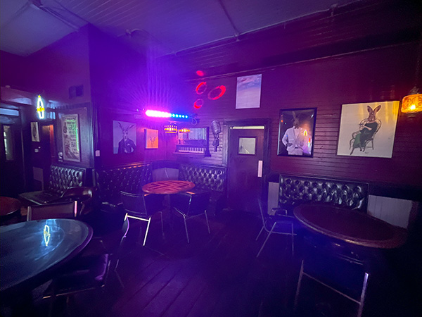 Missy's White Rabbit Lounge, Eureka Springs