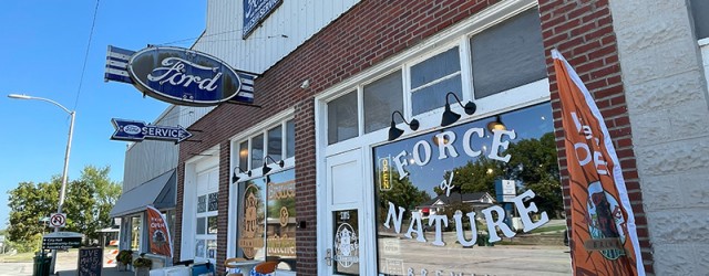 (Downtown, De Soto, KS) Scooter’s 1849th bar, first visited in 2025. The second brewery for my little brother’s belated birthday. Many of their beers are floral, which isn’t exactly my...