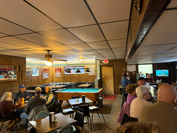Heck's Bar, Kinde