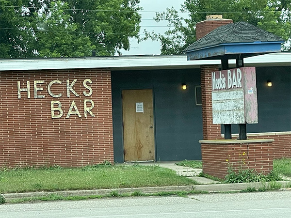 Heck's Bar, Kinde