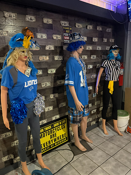 Biff's Bar & Grill, Kinde