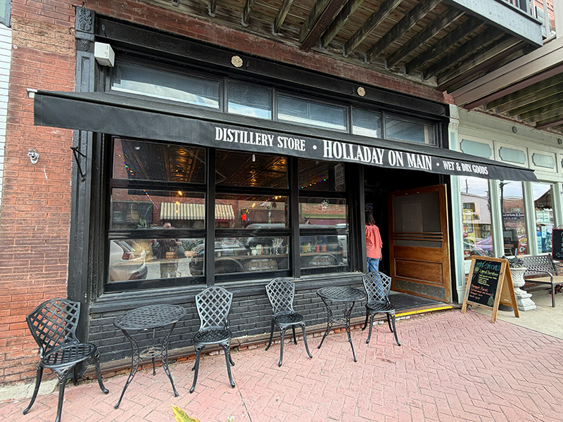 Holladay on Main, Weston